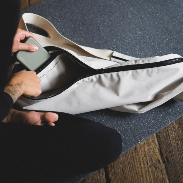 die hejhej-bag hat eine kleine super praktische Innentasche wo dein Handy den perfekten Platz findet
