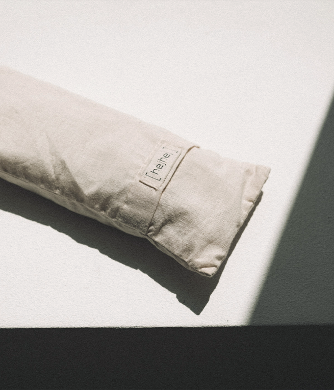 Augenkissen wird von einem angenehmen Licht angeleuchtet