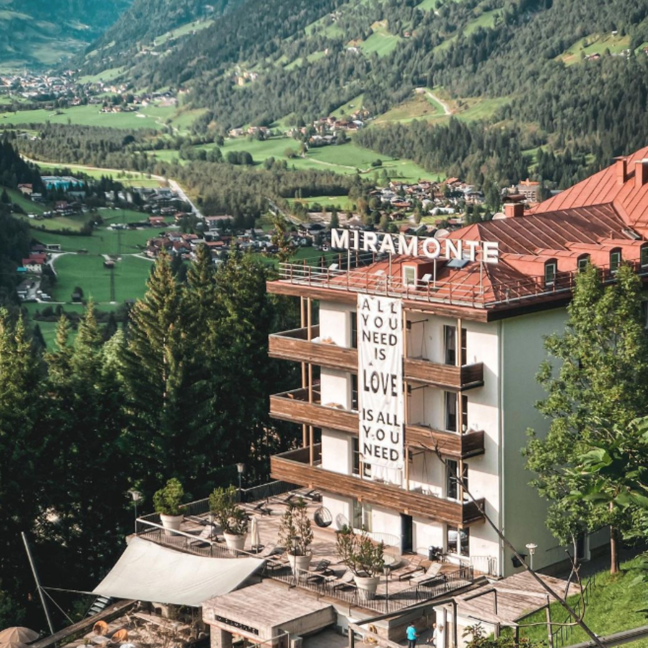 Der beste Ausblick ins Tal vom Hotelzimmer aus