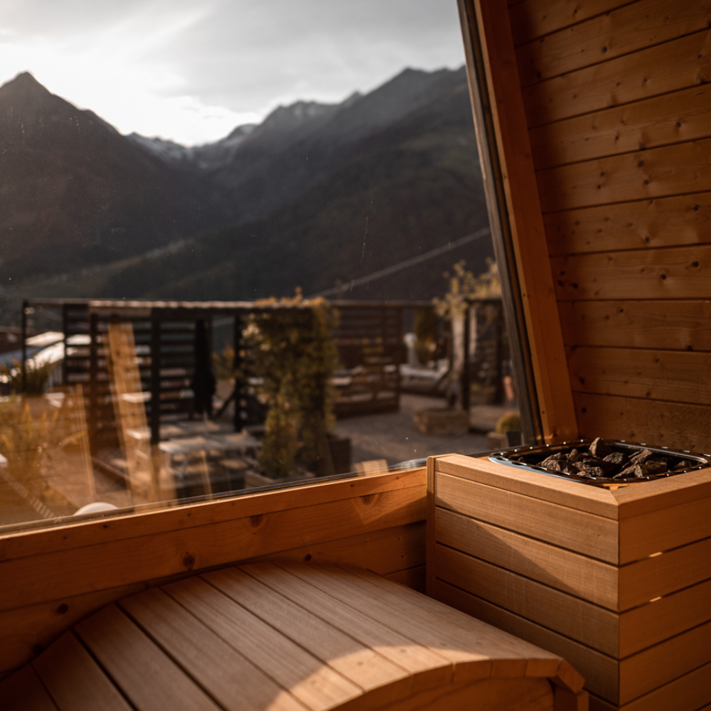 Sauna von innen mit Blick auf die Berge