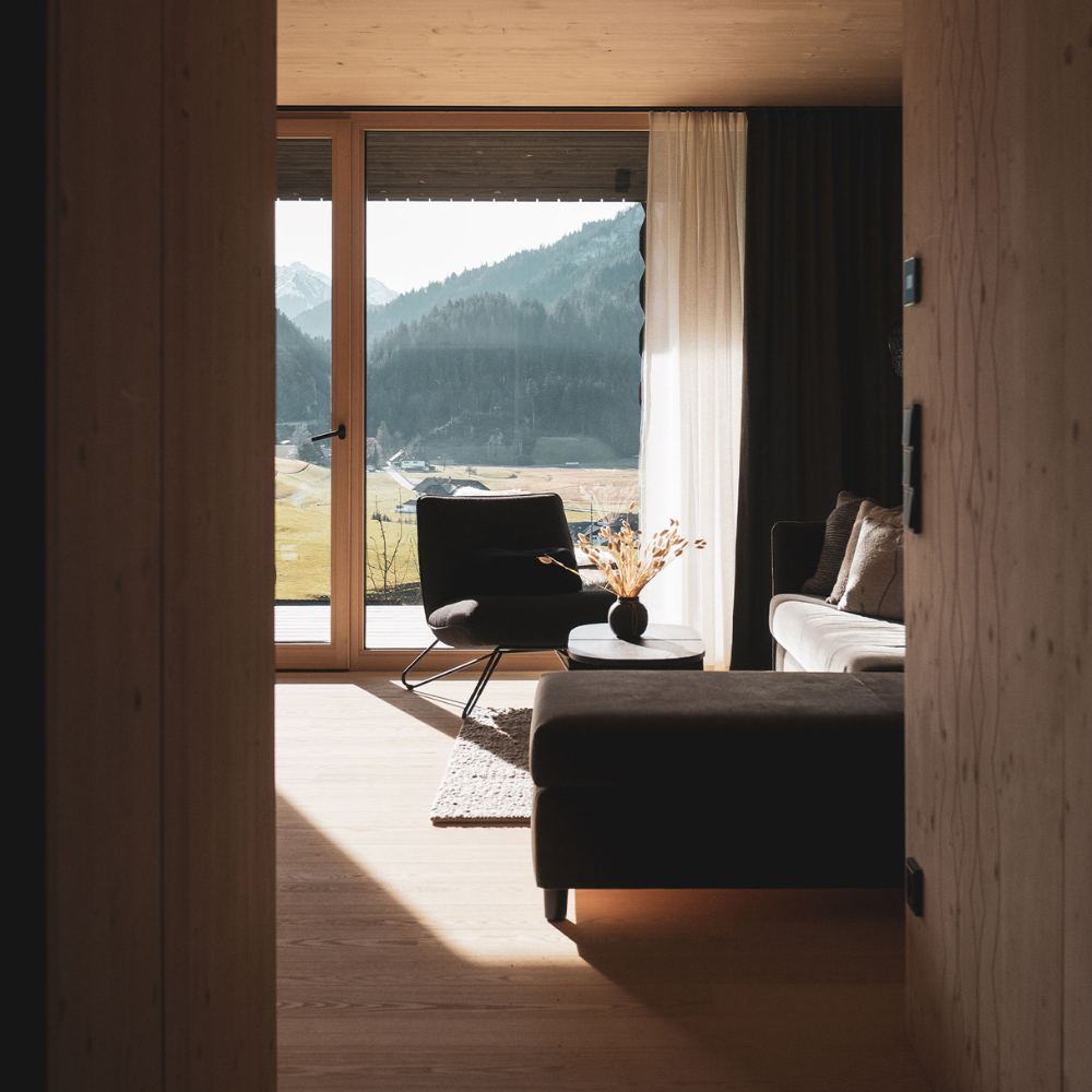 Anton & Cilli Lodge Innenansicht mit Blick auf die Terrasse