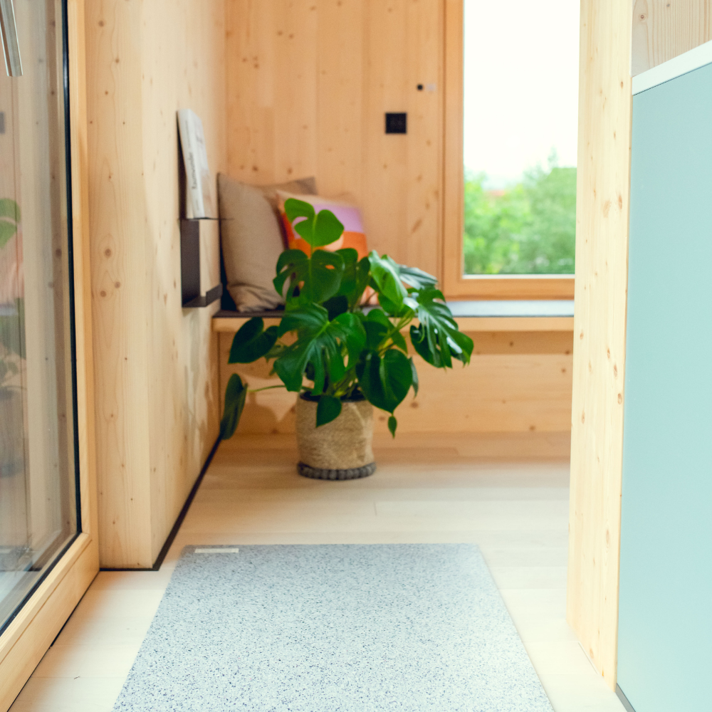 hejhej-mat und Pflanze im m.lab tiny house