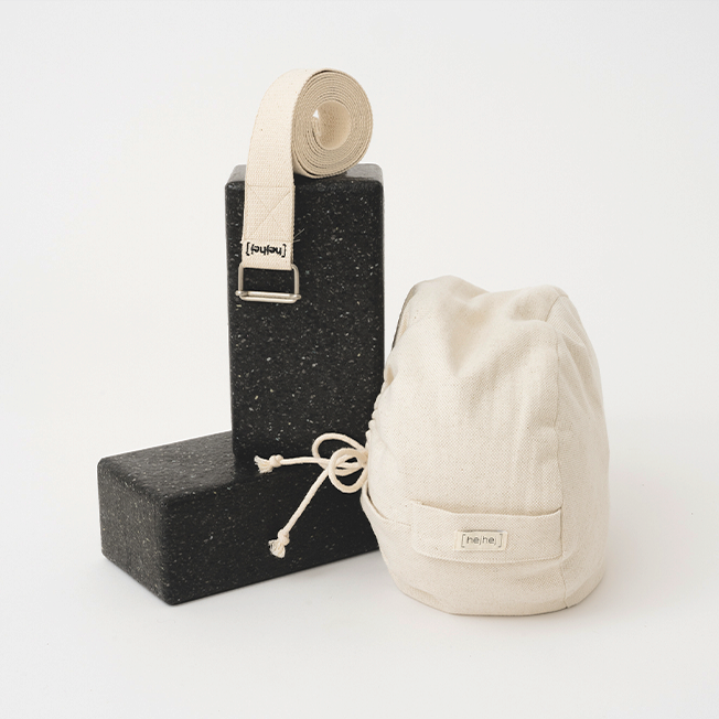 Yoga props Bundle mit zwei Blöcken, Meditationskissen und Yoga Gurt