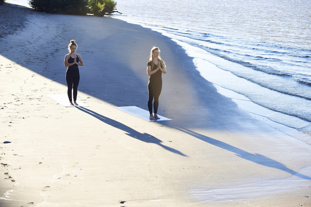 Eine günstige Yogamatte ist für unsere Gesellschaft und Umwelt schädlich