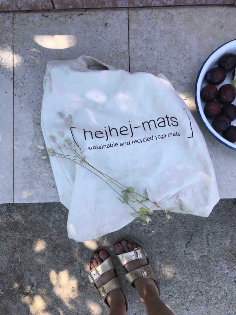 the brand hejhej gives sustainable traveling tips