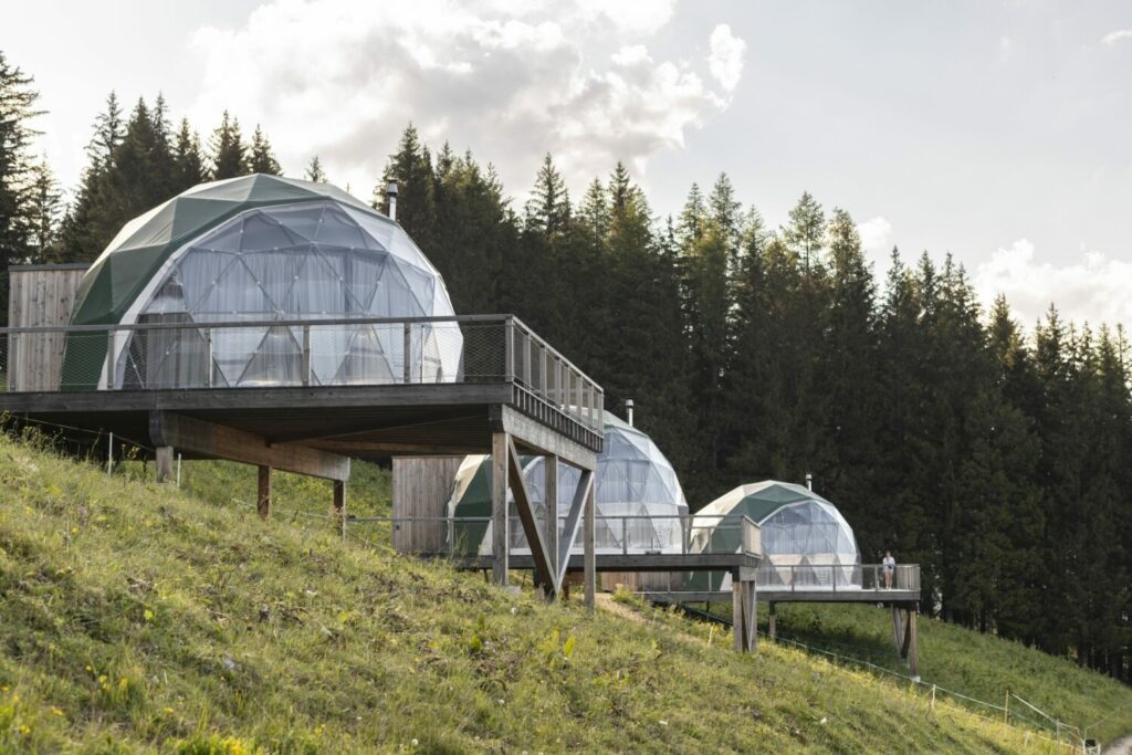 Whitepod - eins der stylischten und besten yoga hotels. 