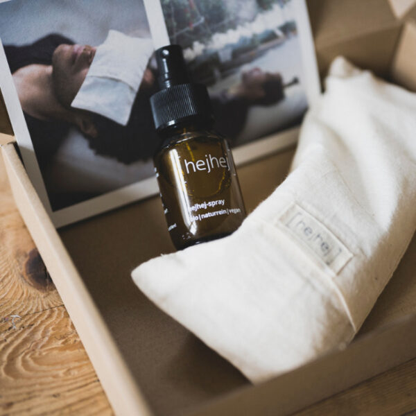 In a box there is a yoga spray, an eye pillow and a nice card.