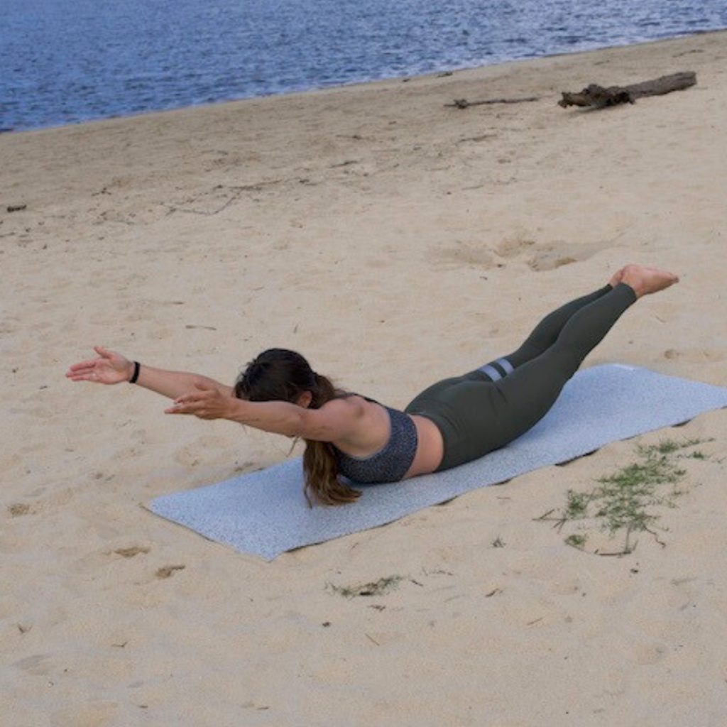 Trainieren der hinteren Rückenmuskeln im Yoga fürs Surfen